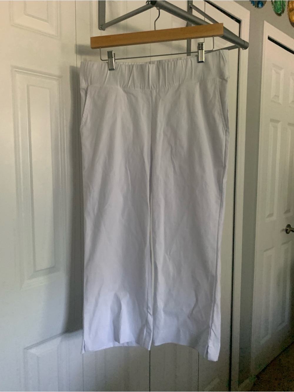 Studio 1886,White Pull-On Capri Pantswith Elastic Waist